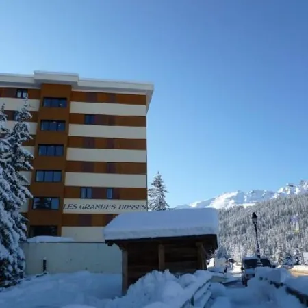 COURCHEVEL 1650, stand. apartment sleeps 8, 100 m gondola, covered parking. Отели рядом с достопримечательностью «Куршевель 1650»