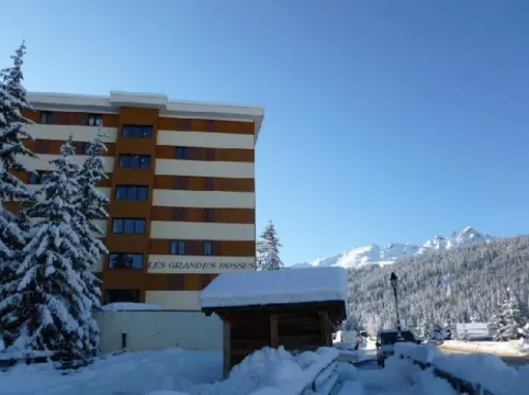 COURCHEVEL 1650, stand. apartment sleeps 8, 100 m gondola, covered parking.