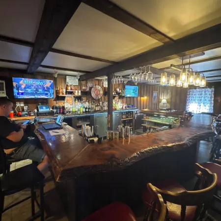 Cascade Inn