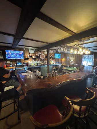 Cascade Inn Отели в г. Кин Вэлли