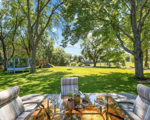 5 Bedroom family oriented home. Fenced yard, Adjacent park. Hotels in Champlin