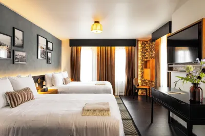 Albatross Hotels near Sunshine Village Park