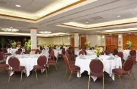 Maui Beach Hotel - breakfast