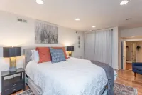 Luxurious Hilltop Retreat with Game Room - Stunning Countryside Views