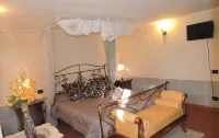 Apartment in VILLA " ARIALE " Hotels in Vicopisano