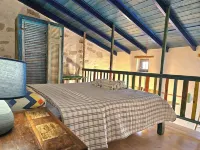 Studio Red Beach, fantastic gallery bedroom