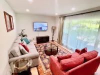 Oak House: Luxury Home in Silver Spring, Takoma Park; Close to DC, 4-Car Parking