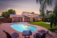 Spacious Modern Home with Pool and Relaxation - Stylish Tranquil Oasis