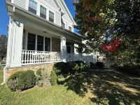 Gorgeous Spacious House 5BR 9Beds and Private Parking Hotels in Bailey's Crossroads