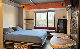 Lvstriphouse Condos Sleeps up to 14