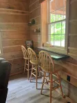 Charming 3-bedroom cabin with WiFi and AC in delightful Wetmore