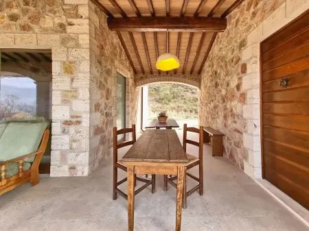 Farmhouse with panoramic views surrounded by forest in the center of Umbria