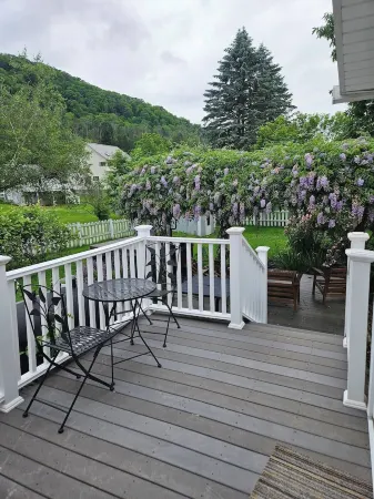 Seneca Heights Oasis with Hot Tub
