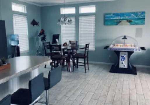 3-bedroom house in Lower Keys with Hot Tub, Sleeps 10+, Pet Freindly