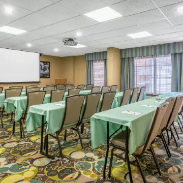 Hampton Inn & Suites by Hilton Florence Center