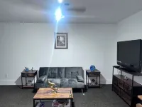 Convenient Walkout Basement Apartment, private entrance in Aurora with WiFi