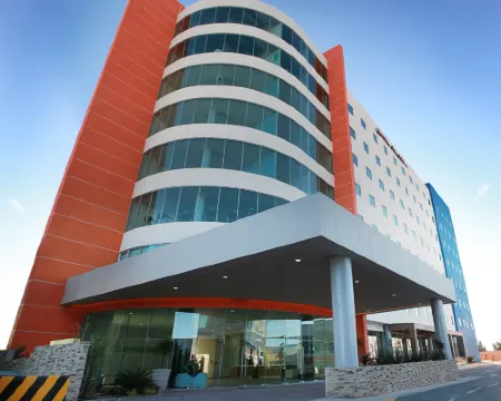 ハンプトン イン ＆ スイーツ バイ ヒルトン アグアスカリエンテス アグアスカリエンテスのホテル