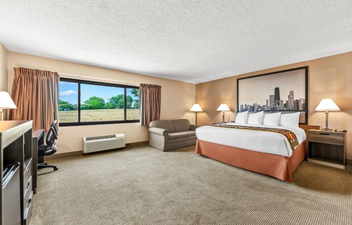 Super 8 by Wyndham Elgin