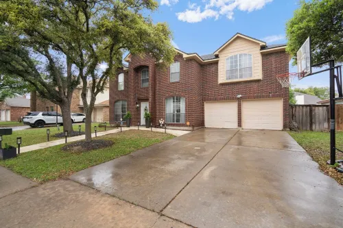 Spacious 4-bedroom house in charming Round Rock with WiFi, AC