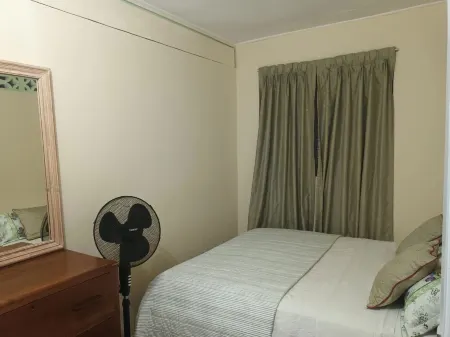 Delightful 2-bedroom apartment with WiFi in Castries Отели в г. Vigie