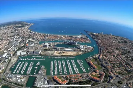 Villa de Charme à 2 kms de la Plage, Conviviale, Idéale en Famille ou Entre Amis Отели в г. Олон-Сюр-Мер