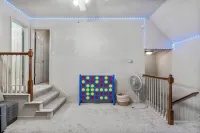 4-Bedroom, Game Room, BBQ Grill, and Pool Hotels in Bixby