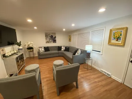 Spacious townhome sleeps 10 centrally located Отели в г. Рандольф