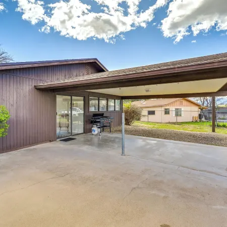 Pet-Friendly Camp Verde Home w/ Gas Grill!