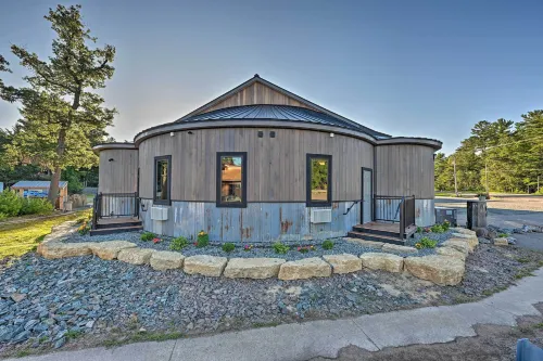 Massive Hatfield 'Loon Lodge' w/ Roller Rink