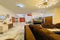 Dona's luxury townhome in the garden city of kumasi