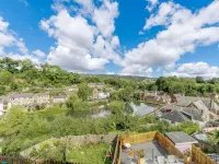 Dawn's House Cromford-Quirky Colourful Home, Hot Tub, Pet Friendly Peak District Hotels in Cromford