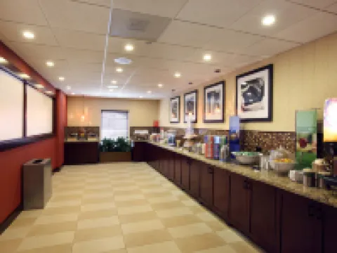 ハンプトン イン & スイーツ シャーロッツビル アット ザ ユニバーシティ シャーロッツヴィルのホテル