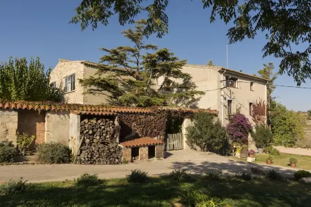 Charming farmhouse, surrounded by vineyards and with a private pool in the middle of nature Отели в г. Кастельет-и-ла-Горналь