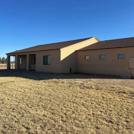 Charming Queen Creeks R6 Ranch 4-bedroom house with WiFi and AC.