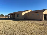 Charming Queen Creeks R6 Ranch 4-bedroom house with WiFi and AC.