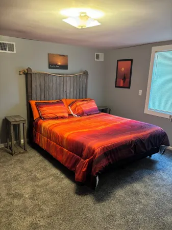 4-bedroom house in fabulous Clarkson with AC, WiFi. Enjoy your stay