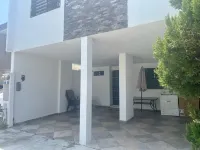 3-bedroom condo in phenomenal Ciudad Apodaca with AC, WiFi, 20 min from the air