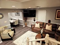 Charming 3-bedroom townhome with luxury  settings, AC ,WiFi in brilliant Bowie Hotels in Bowie