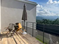 Lovely new T2 apartment bathed in sunshine all day with terrace and private garden Các khách sạn ở Oletta