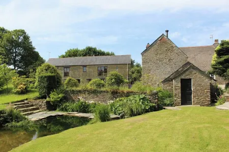 Spacious barn conversion in quiet 2 acre gardens, Cornwall Coast  Lily Cottage