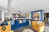 One bedroom W/ fitness Room & Swimming pool W/Discounted Rental car