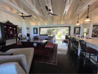 Luxury Lanikai Oceanfront Home! 카일루아 호텔