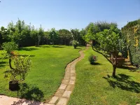 Terraced house a stone's throw from the sea