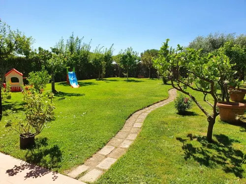 Terraced house a stone's throw from the sea