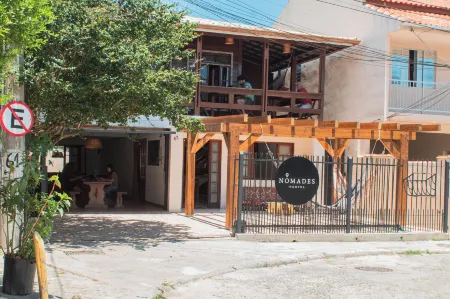 Nômades Beach House - Adventure Hostels