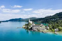Villa am Wörthersee with private dock