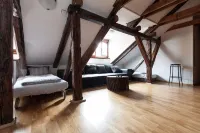 Authentic & Charming Loft-directly in the center