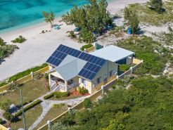 The Sunflower Villa – 3BR Beachfront in Grand Turk