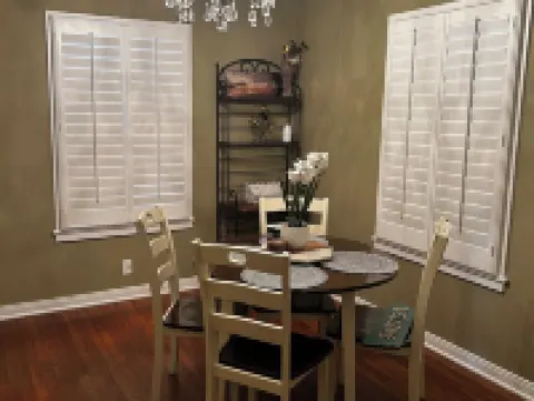 Charming 2-bedroom house in welcoming quiet Hondo w HEAT AC, WiFi, cable Hotels in Hondo