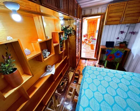 Stunning views - Cozy and Secluded guesthouse with 1 bedroom and WiFi, AC.